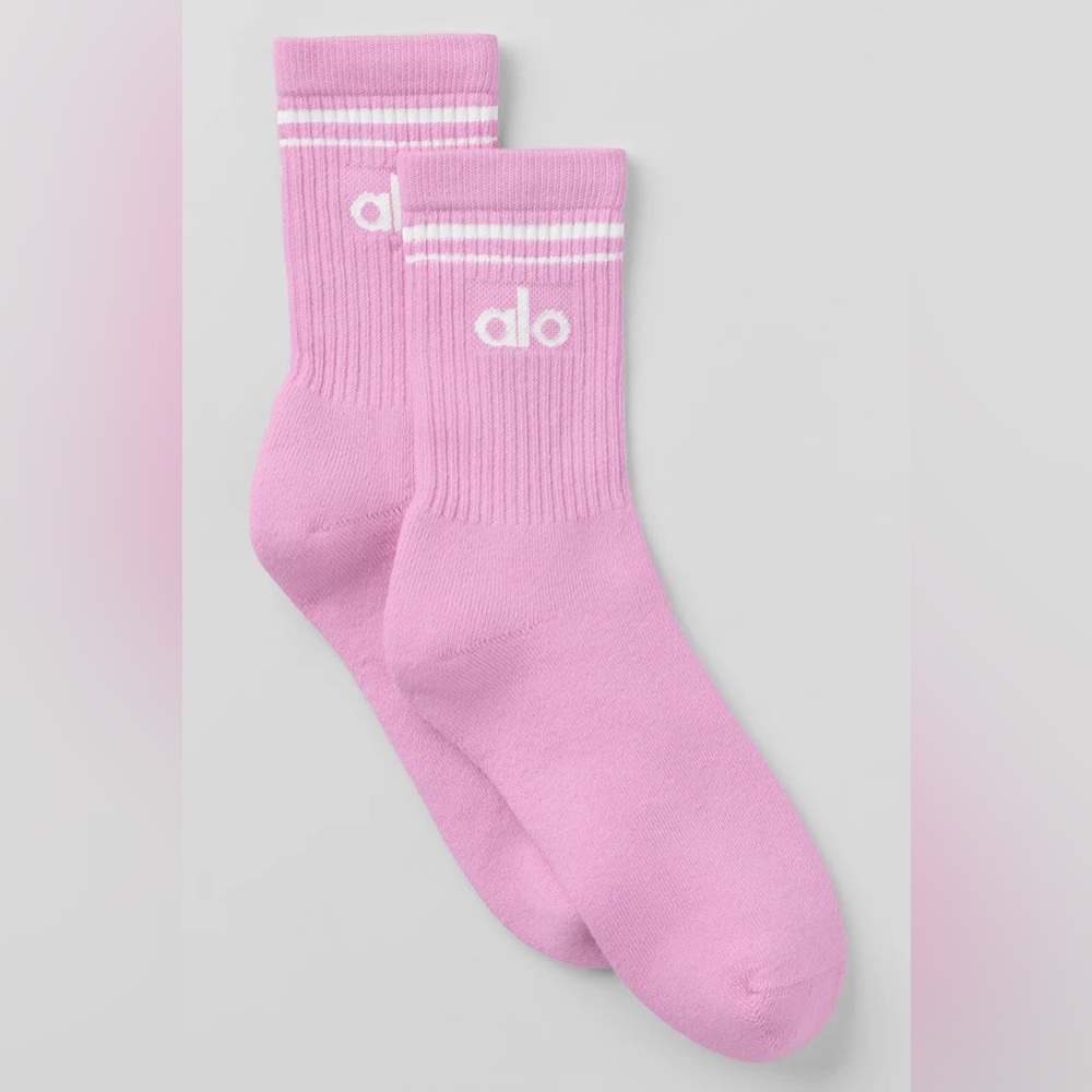 ALO YOGA | ✨NEW✨ Unisex Half-Crew Throwback Sock in Candy Heart Pink